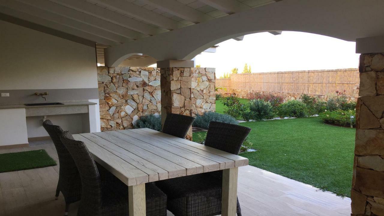 Residence Elegance Ville Ed Appartamenti A Порто Пино Екстериор снимка